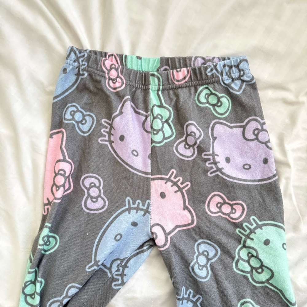 Hello Kitty Pajama Set - Picture 4 of 5